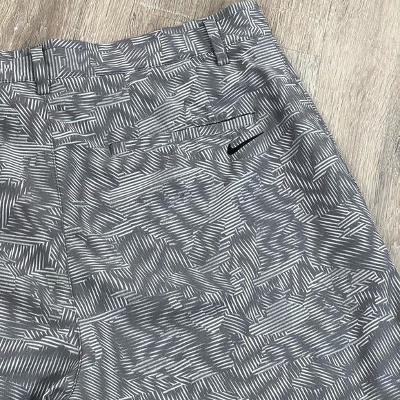 Nike Golf Dri-Fit 32W Geometric Camo Performance Shorts Wicking Classic EUC - Picture 7 of 8